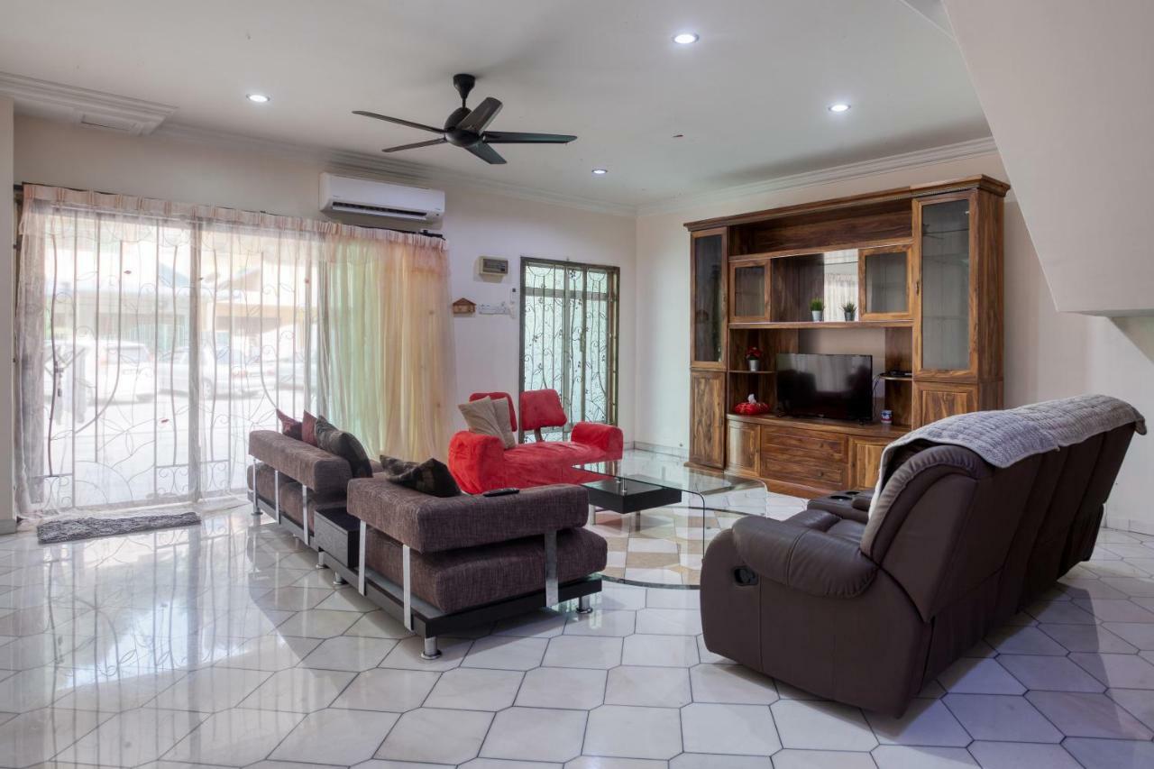 Gunung View Homestay 10 To 12 Pax Near Sunway Tambun 이포 외부 사진