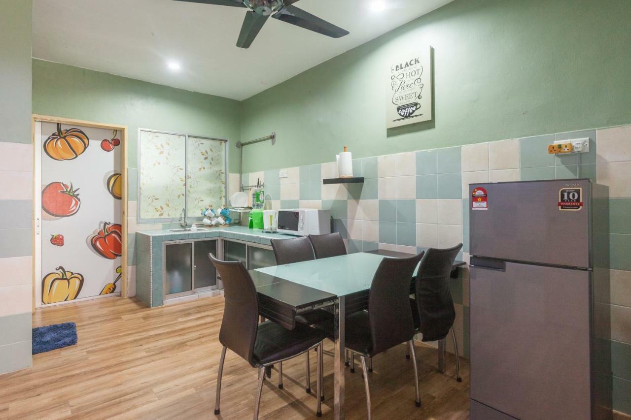 Gunung View Homestay 10 To 12 Pax Near Sunway Tambun 이포 외부 사진